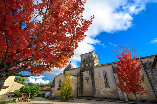 France, Charente, Lignieres-Sonneville, Notre-Dame de Lignieres parental church, list list of building — 스톡 사진