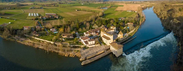 QUERCY LOT-ET-GARONNE, LUSTRAC, VISTA AERIAL DO MOULIN FORTRESS DE LUSTRAC A EDGE OF THE LOT — Fotografia de Stock