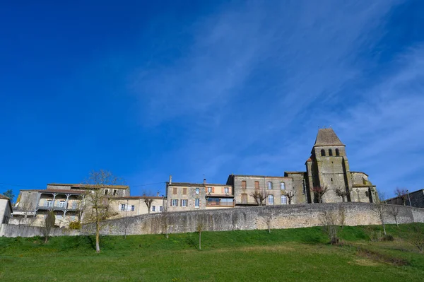 LOT-ET-GARONNE, SAINT PASTOUR, VUE AÉRIENNE DE L'ÉGLISE ET DU VILLAGE — Photo