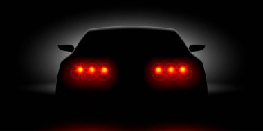 Karanlık arka görünümünde parlayan araba farlar