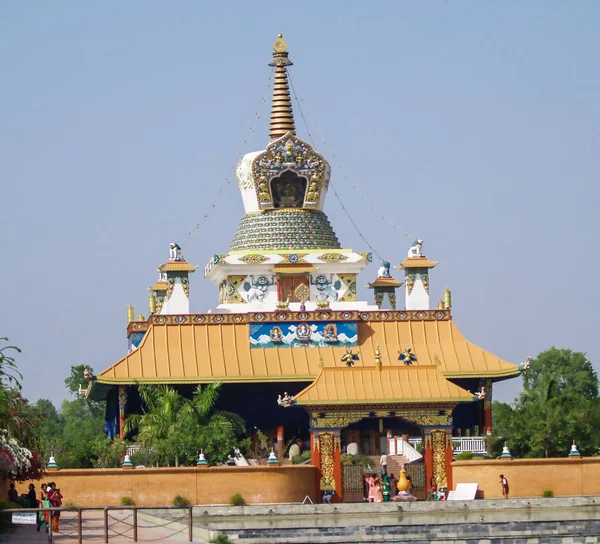 Drigung Kagyud Lotus Stupa in Nepal. Lumbini — Foto Stock