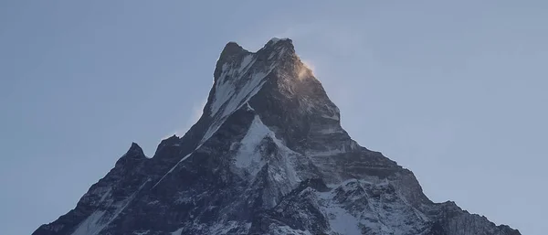 Güzel doğa. Peri manzarası. Nepal 'in Himalaya dağlarının hava manzarası.