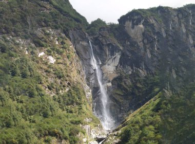 Nepal Himalayalarında yürüyüş