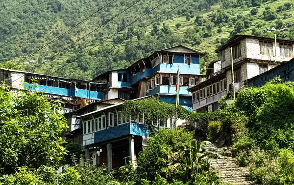 Hermoso valle pequeño en las montañas — Foto de Stock