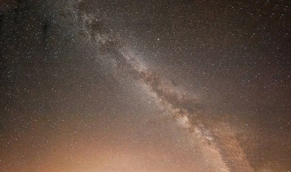 Belo tiro de uma nuvem com céu azul claro — Fotografia de Stock