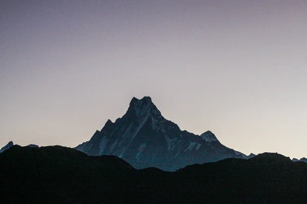 Hory a bílá mlha nad jezery — Stock fotografie