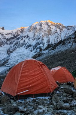 Everest Ana Kampı 'na giden Kamp Çadırı.