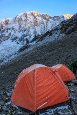 Everest Ana Kampı 'na giden Kamp Çadırı.