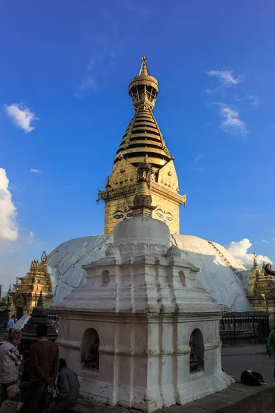 Temple bouddhiste de Swayambhunath Stupa avec des yeux de Bouddha — Photo