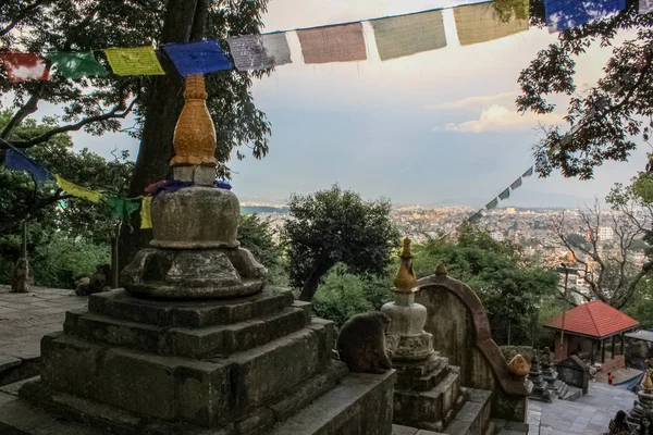 Swayambhunath sztúpa buddhista szentély Buddha szemével — Stock Fotó