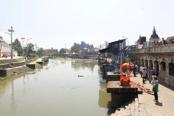 Pashupatinath, Shiva taraftarları için Asya 'nın en önemli dört dini yerinden biridir. 5. yüzyılda inşa edildi ve daha sonra Malla Kralları tarafından restore edildi..