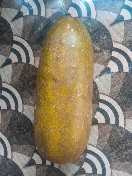 Seçici odaklı Nepal sebzelerinde Olgun Doğal Salatalıklar Yığını