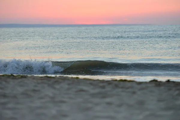 Early morning, the image of the sea before the sunrise. Calm wav — Stock Photo, Image