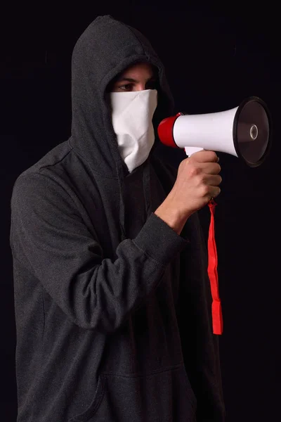 Unrecognizable young man wearing white balaclava, black hoodie a — Stock Photo, Image