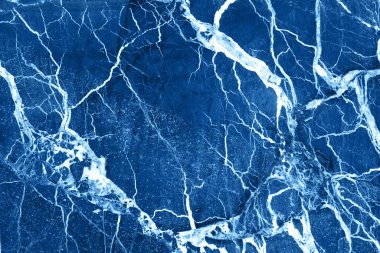 Yılın rengi, 2020. Klasik mavi ve beyaz mermer desen arkaplanı.