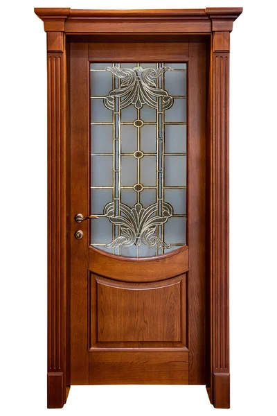 Kahverengi klasik ahşap kapı beyaz arka planda izole edilmiş. Kapılar klasik elementlerle süslenmiş..