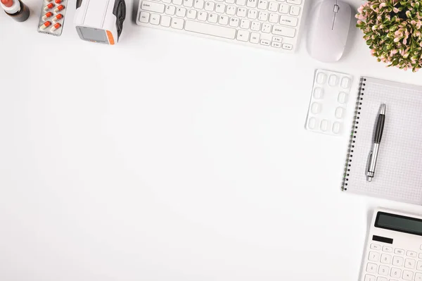 .Pratik yapan bir doktorun masası. Mesaj için yer. Boşluğu kopyala.