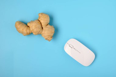 Ürünleri internetten sipariş et. Koronovirüs salgınıyla ilgili bağışıklık sistemi ürünlerine artan talep kavramı.