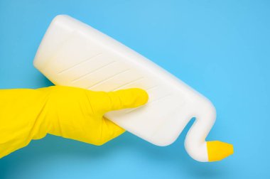 Temizlik servisi. Özel evlerin ve ofis binalarının temizlenmesi ve dezenfekte edilmesi. Temizlik sağlığın anahtarıdır..