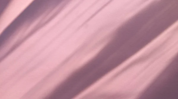 Pastel dokuda çapraz gölgeler pembe kağıt. Soyut geri bildirim. Stok fotoğrafçılığı.