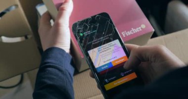 Hareket eden telefon ile bir paramparça seyir perde bilgileri