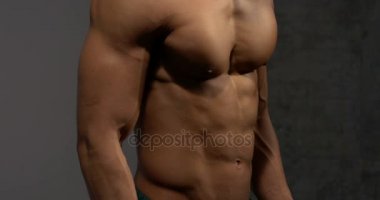 Göğüs ve karın bir Fitness model 2