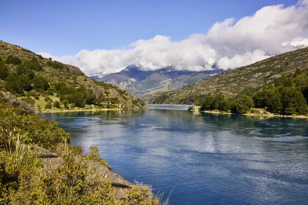 Panorama à couper le souffle du lac général Carrera et de Surr — Photo