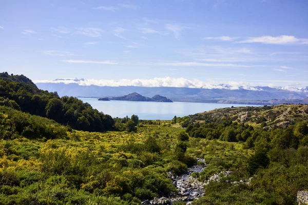 Panorama à couper le souffle du lac général Carrera et de Surr — Photo