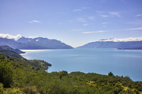 Panorama à couper le souffle du lac général Carrera et de Surr — Photo