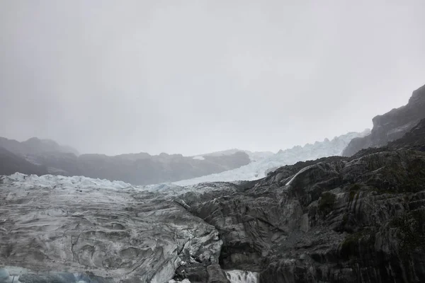 Glaciers de Patagonie et ciel brumeux — Photo