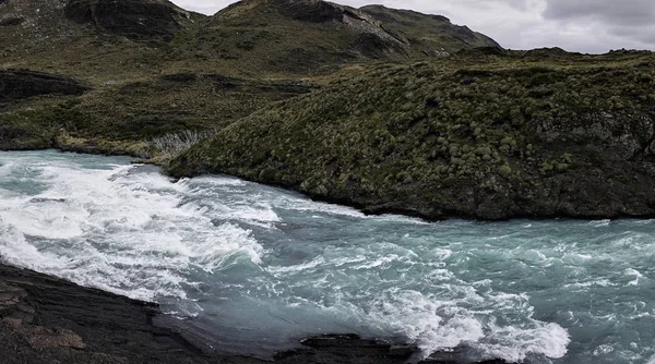 Eaux turbulentes de la rivière Paine, Patagonie — Photo