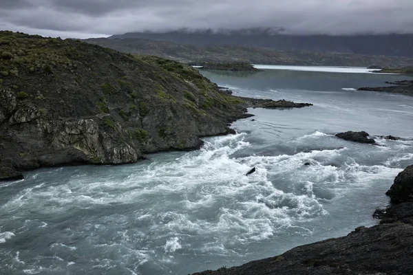 Turbulent vattnet i floden Paine, Patagonien — Stockfoto