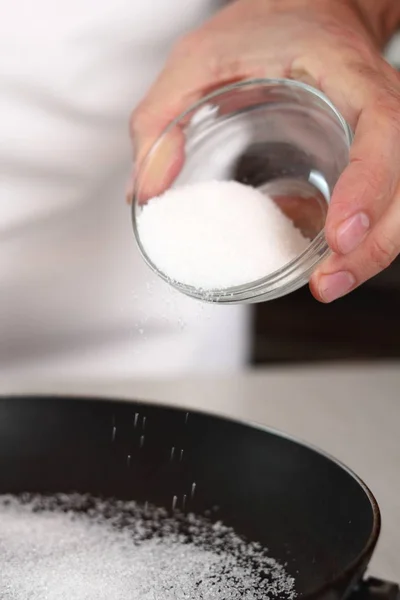 Despejar Açúcar Frigideira Fazendo Pêra Tarte Tatin Com Cardamomo Série — Fotografia de Stock