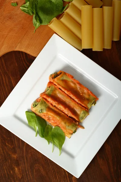Cannelloni Verdi Pasta Med Spenat Och Ricotta — Stockfoto