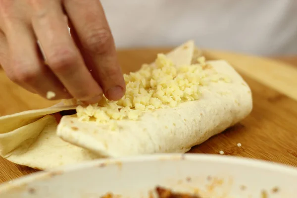 Sığır Etli Enchilada Tortilla Yapıyorum Seri — Stok fotoğraf