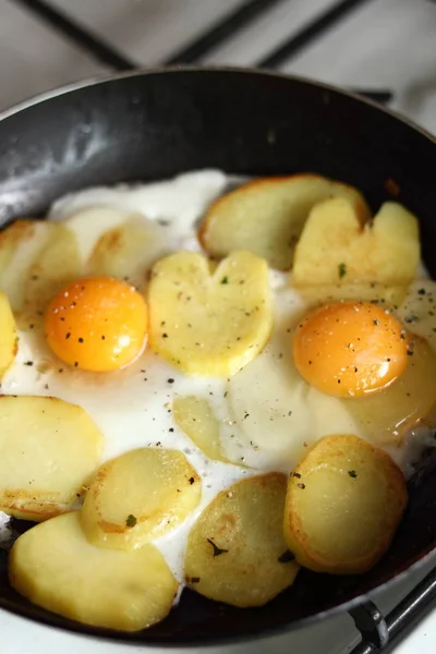 Making Sunny Side Eggs Fried Potato — Stock Photo, Image