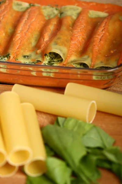 Fare Cannelloni Verdi Pasta Con Spinaci Ricotta — Foto Stock