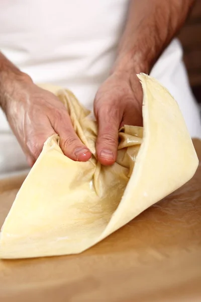 Durcheinander Herstellung Filo Teig Gekrönt Apfelkuchen Serie — Stockfoto