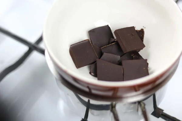 Smälter Choklad Över Stekpanna Sjukt Vatten Choklad Päron Och Pekannötter — Stockfoto