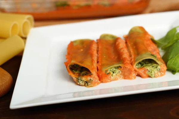 Een Cannelloni Verdi Pasta Met Spinazie Ricotta — Stockfoto