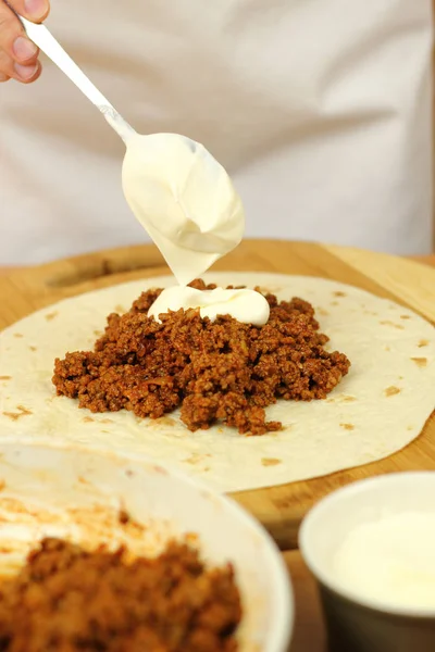 Fazendo Tortilla Enchilada Com Carne Bovina Série — Fotografia de Stock