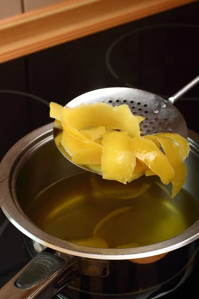 Cozinhar Lemon Zest Cristalizado Série — Fotografia de Stock