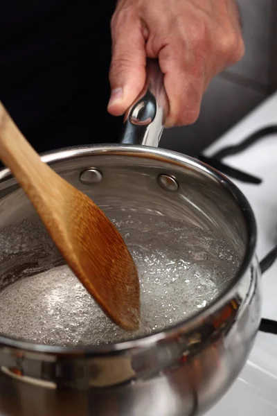 Miscela Zucchero Mescolante Con Cucchiaio Legno Fare Serie Sciroppo Oro — Foto Stock