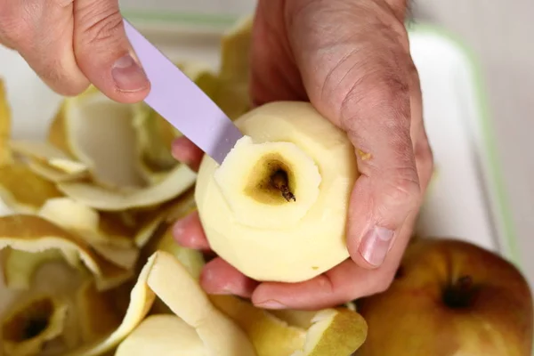 Eliminando Núcleo Manzana Hacer Pastelería Filo Con Tapa Apple Pie —  Fotos de Stock