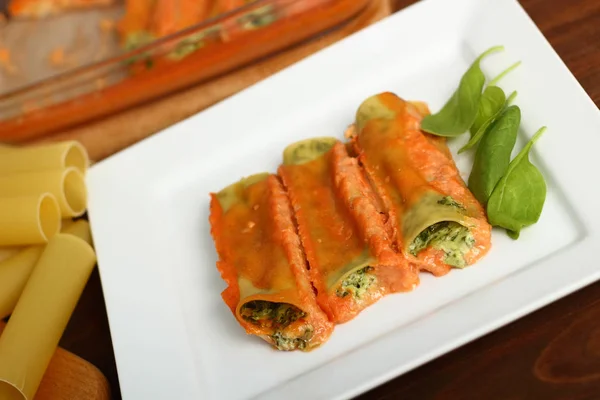 Een Cannelloni Verdi Pasta Met Spinazie Ricotta — Stockfoto