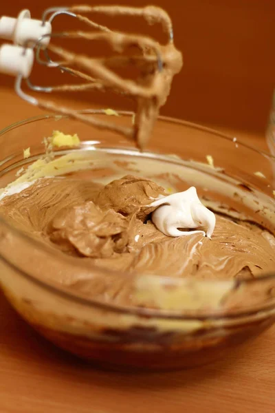 Chocolade Spons Cake Maken — Stockfoto