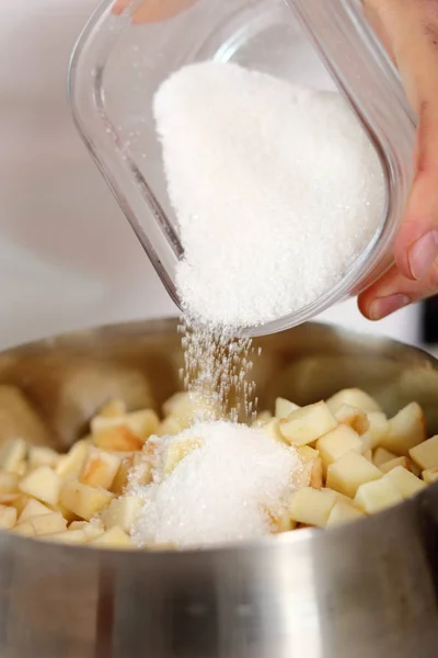 Suiker Steelpan Gieten Met Gesneden Appel Filo Pastry Topped Apple — Stockfoto