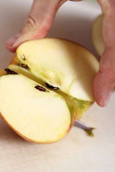 Skär Äpplen Kvartetter Göra Apple Tarte Tatin Med Kanel Serien — Stockfoto