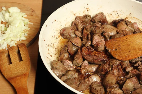 Hühnerleber Aus Nächster Nähe Kochen — Stockfoto