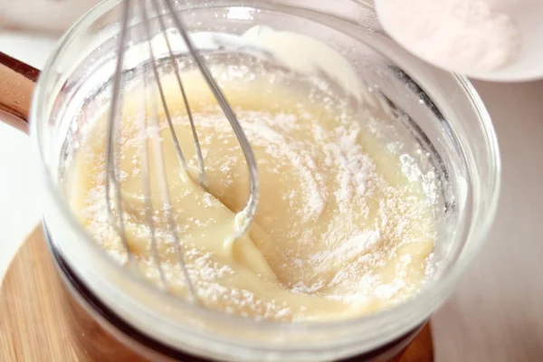 Adicionar Misturar Açúcar Chocolate Branco Derretido Fazendo Série Cheesecake Morango — Fotografia de Stock